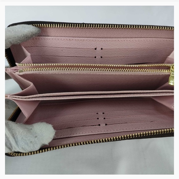 LOUIS VUITTON Dog MONOGRAM LV ZIPPY WALLET - Picture 5 of 11